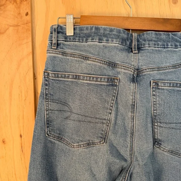 American Eagle Strigid Curvy Super High-Waisted
Baggy Straight Jean - Picture 6 of 8